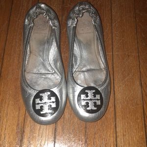 Tory Burch silver flats 8 but fit more like 7.5